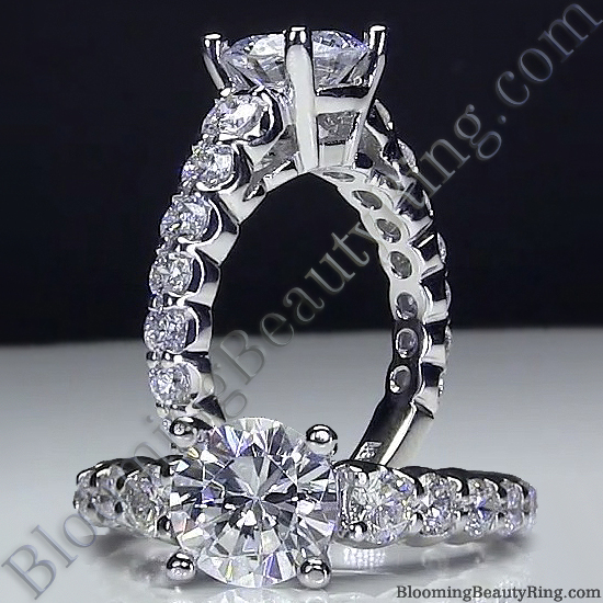 Antique Style Ring w/ Large Graduated Diamonds
