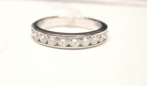 Platinum Wedding Band – 11 Round Side Diamonds